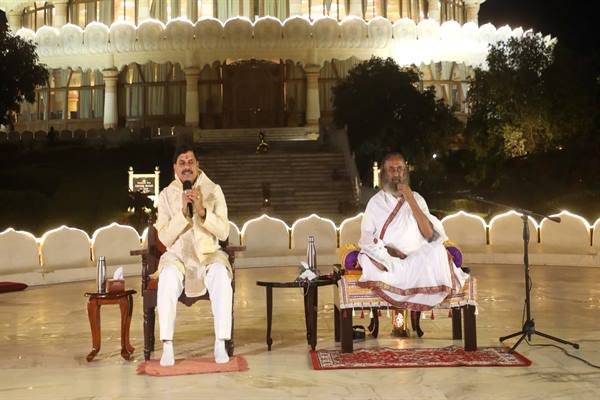 हम मध्यप्रदेश को वैभवशाली बनाने में मुख्यमंत्री डॉ. यादव के साथ हैं – आध्यात्मिक गुरु श्रीश्री रविशंकर