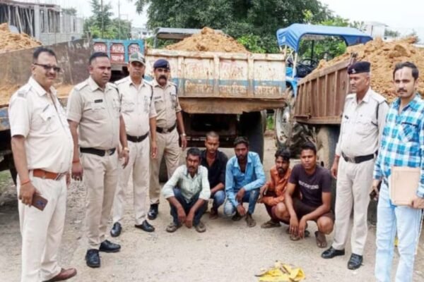 Singrauli News: रेत एवं मिट्टी का अवैध उत्खनन, परिवहन कर रहे हाइवा समेत 8 वाहन जब्त।