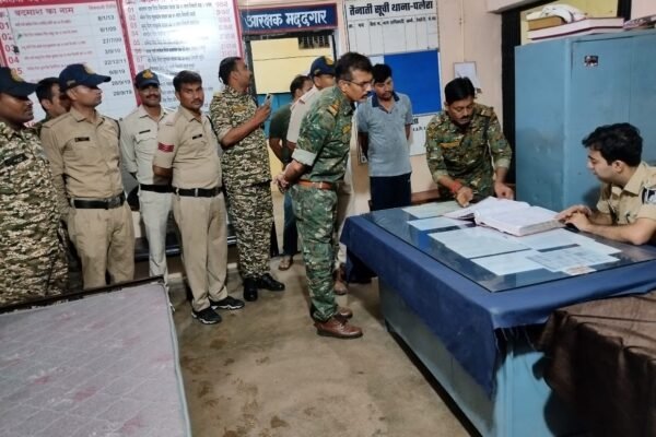 पुलिस अधीक्षक टीकमगढ़ द्वारा थानों का किया गया औचक निरीक्षण