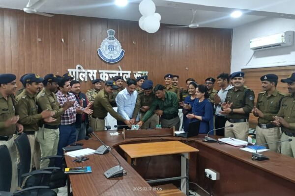 पुलिस अधीक्षक मनोहर सिंह मंडलोई द्वारा जिले के प्रधान आरक्षक/आरक्षकों की आयोजित बैठक