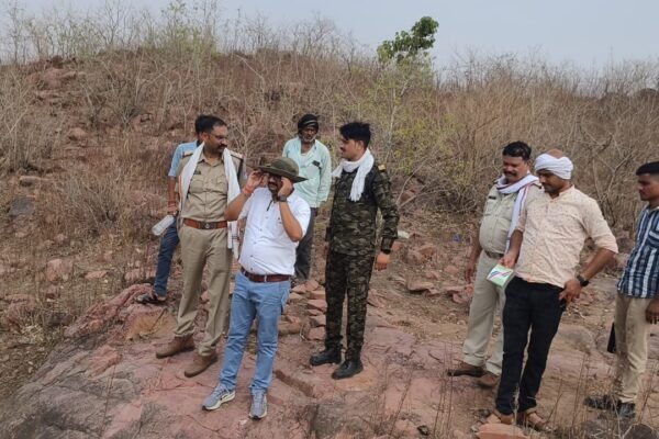 पहाड़िया के बीचों बीच मिली मानव की हड्डियां व सामान, जांच में जुटी पुलिस