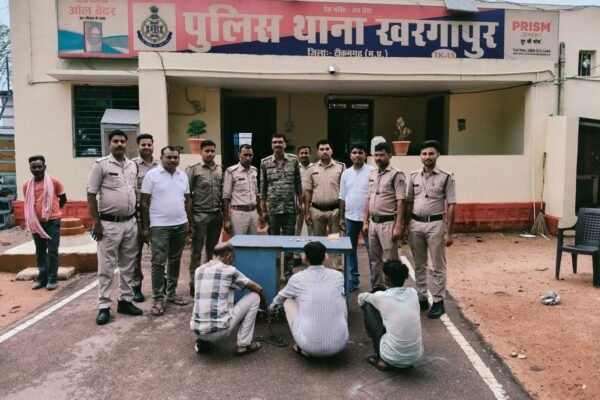 पुलिस अधीक्षक मनोहर सिंह मंडलोई के निर्देशन में खरगापुर थाना क्षेत्र के मंदिर में हुई चोरी का सफल खुलासा
