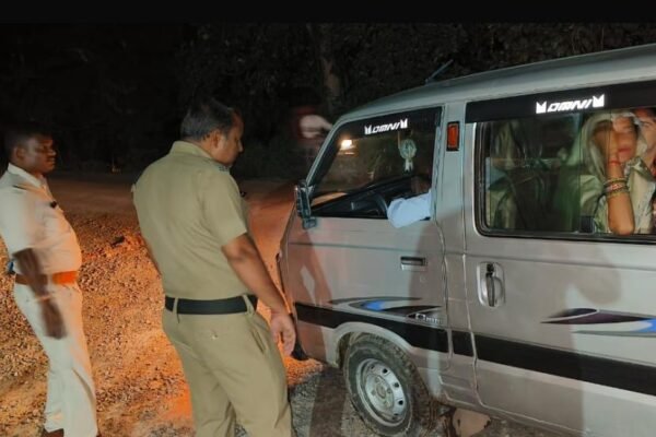 सुरक्षित ड्राइविंग के लिए टीकमगढ़ पुलिस की चौकसी बढ़ी, वाहनों की औचक जांच